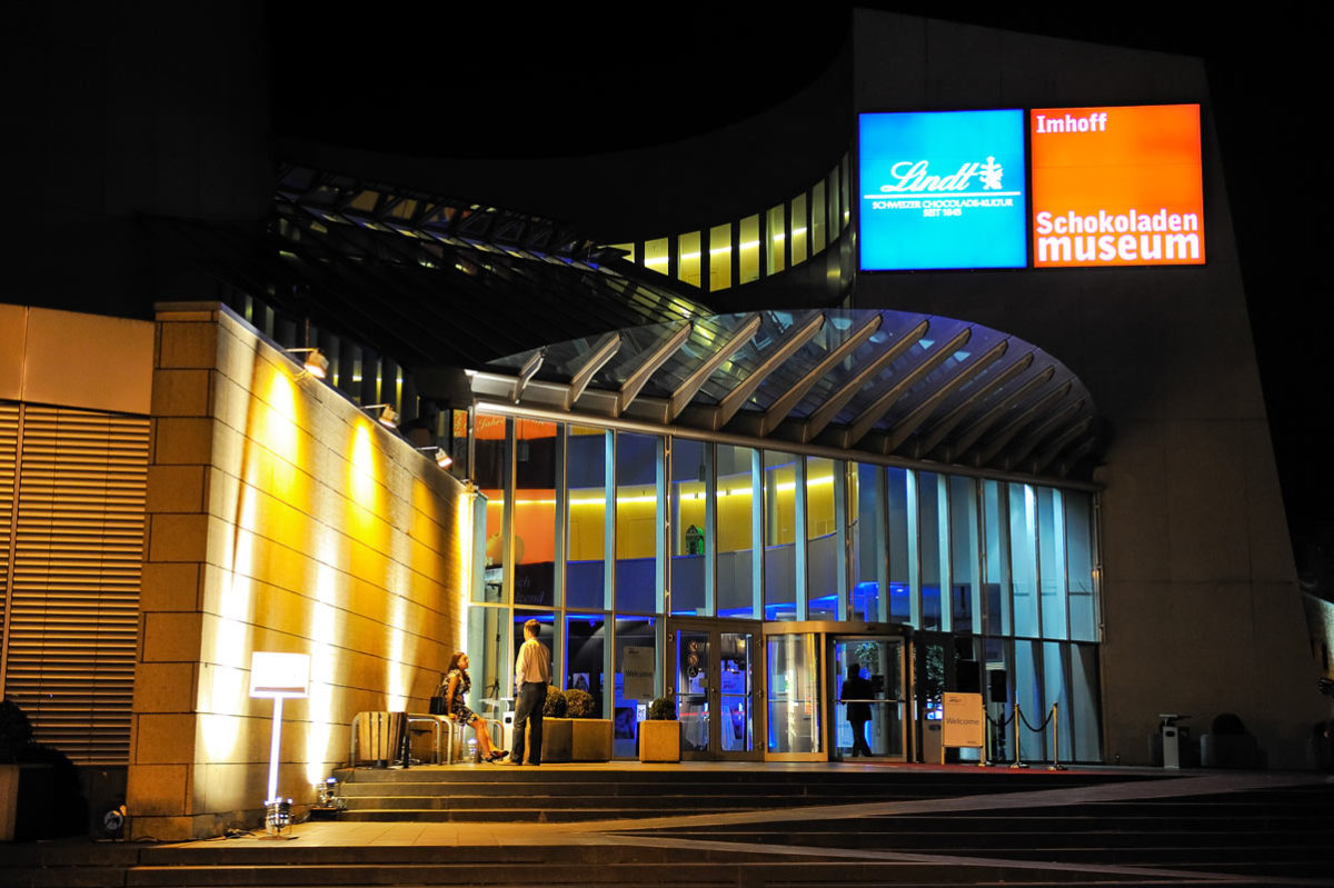 Imhoff Lindt Schokoladenmuseum. Eingangsbereich am Abend. Eventfotografie.