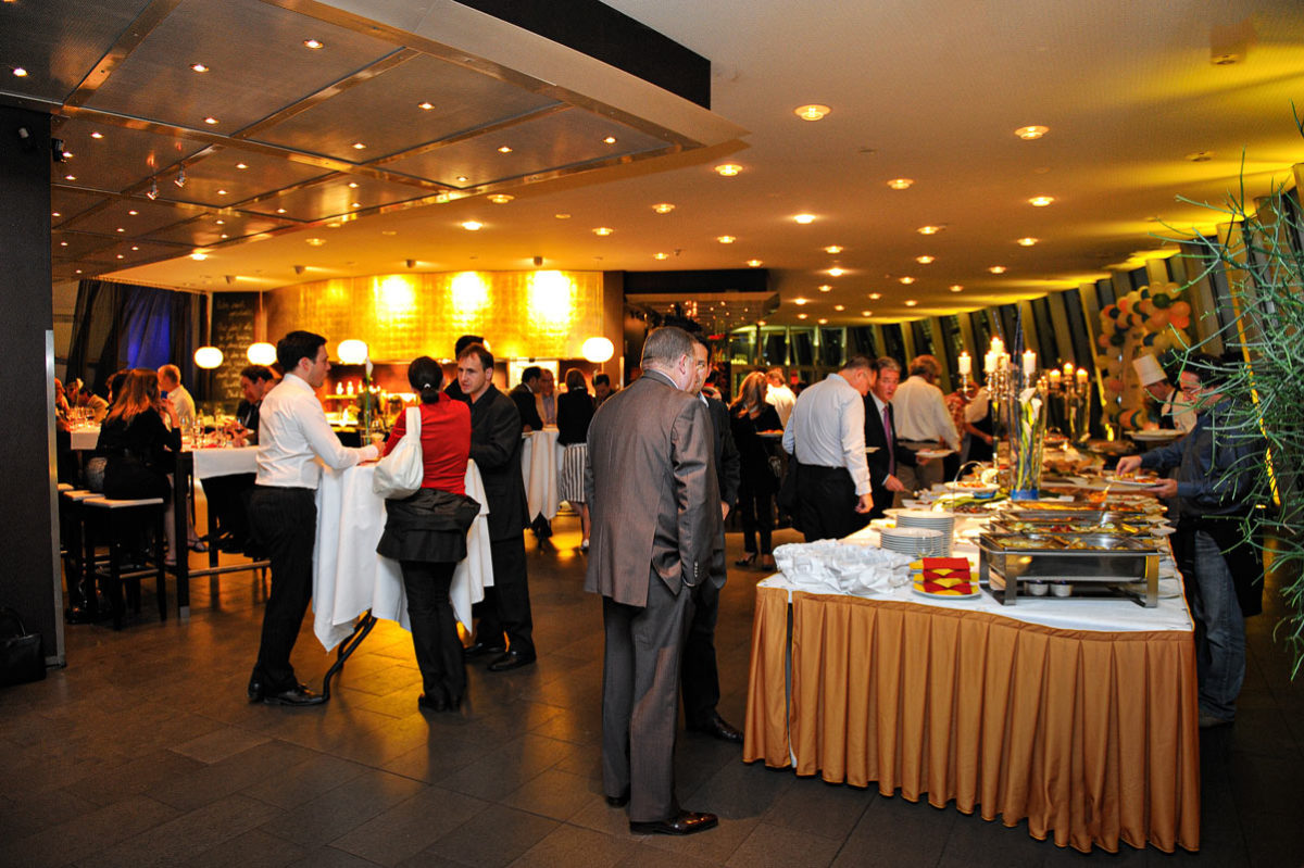 Foto, Innenaufnahme des Restaurants. Beginn des Buffetts. Eventfotografen Foto Köln